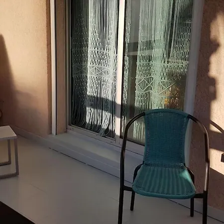 Ideal : Et Centre A 2 Pas +un Garage Apartment