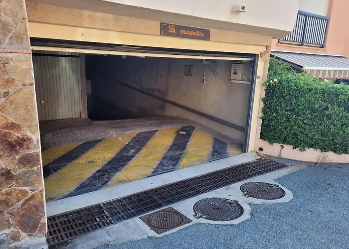 شقة Ideal : Et Centre A 2 Pas +un Garage *
